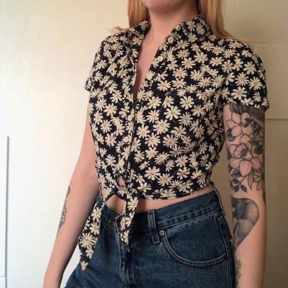 60s Daisy Tie-Up Cropped Blouse - Picture 2 of 4